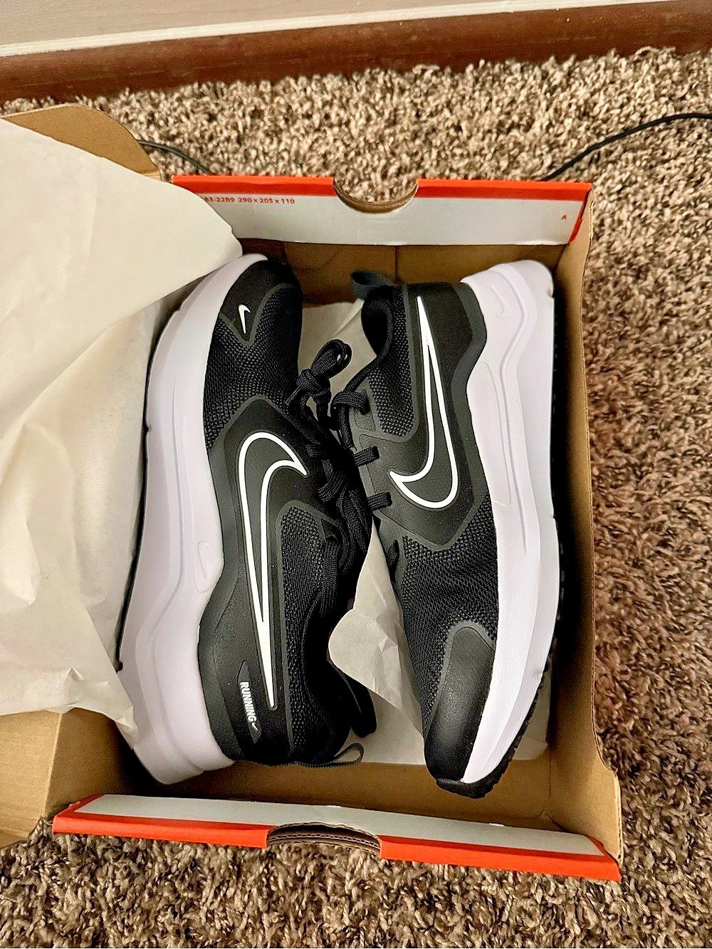 Nike Cosmic Runner (GS) ) Black & White Girls US 6Y 7.5W
